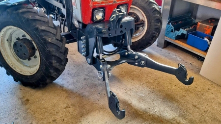 KOMPLETNÝ TROJBODOVÝ ZÁVES NA TRAKTOR UNIVERZÁLNY 2KAT PRE TRAKTOR 1500kg